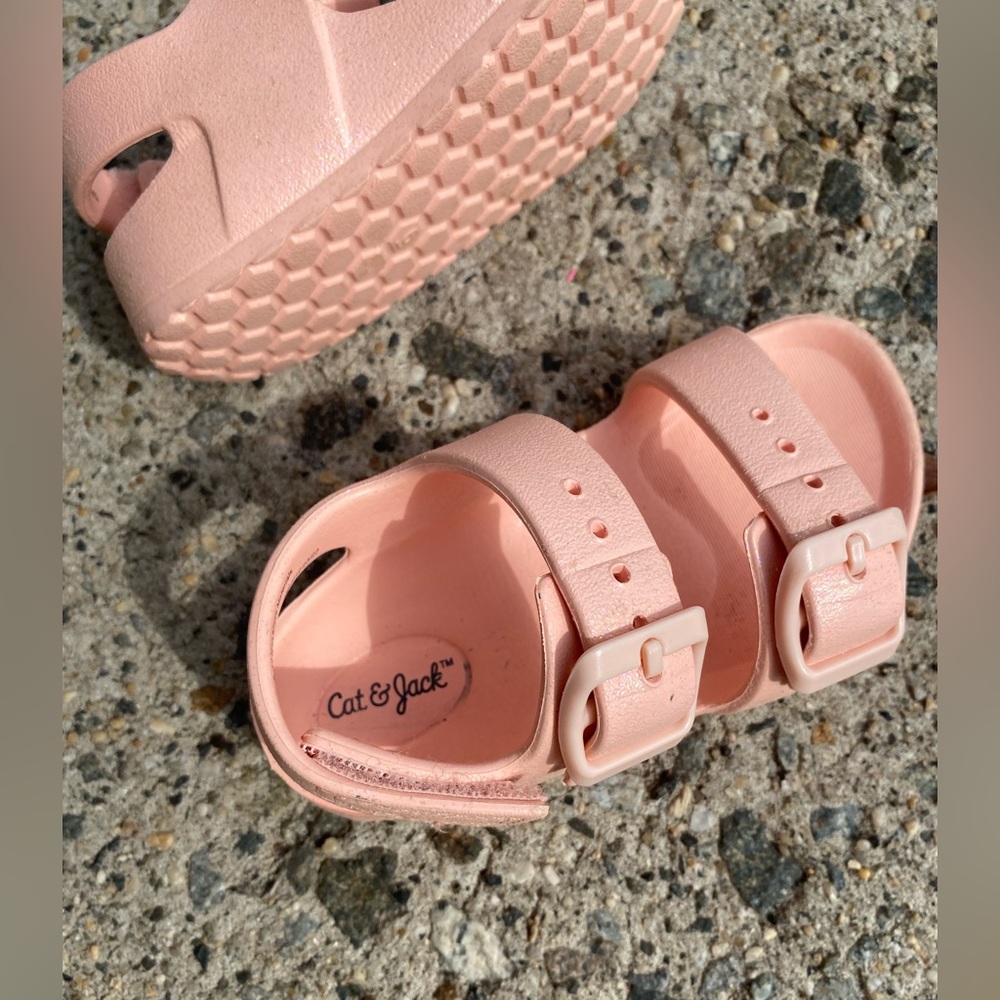 Pink toddlers sandals size 6